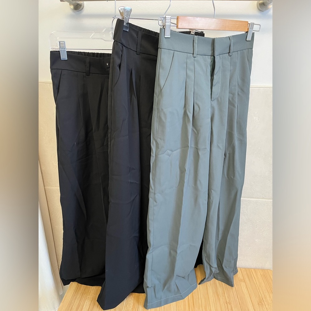 Pleated trouser 3 pack in black and gray.